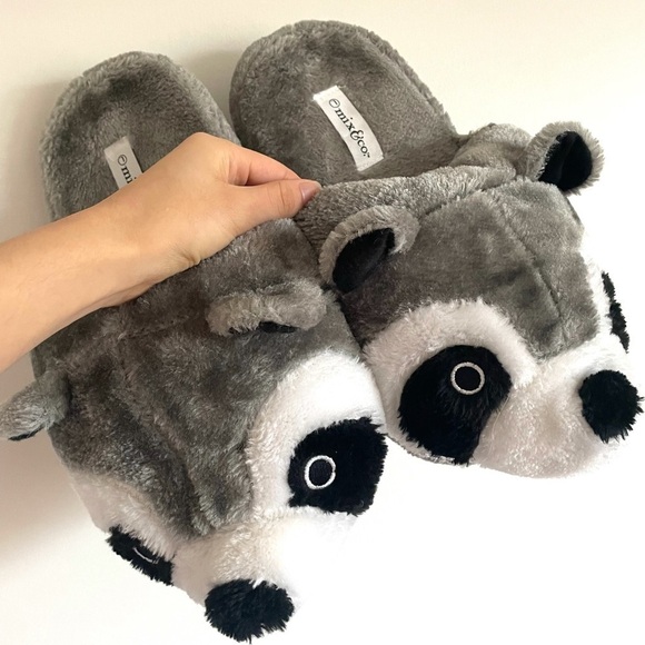 Mix and Co : Raccoon Plush Indoor Slippers | Size L | Good Condition - Picture 3 of 5